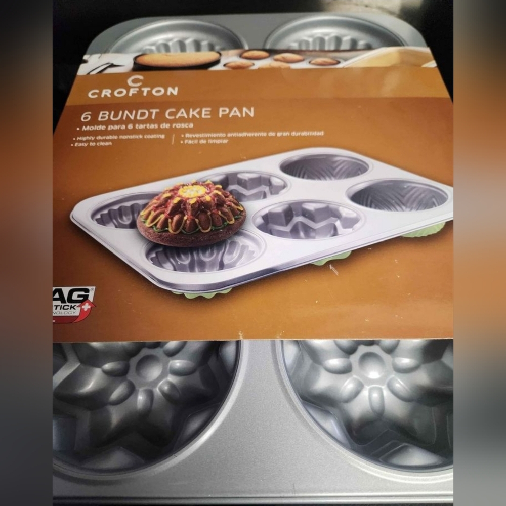 Mini bundt cake pan